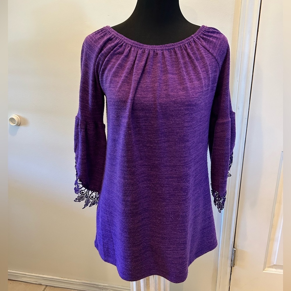 Win Win Women's Purple Open bell Sleeve Lace Tunic Bohemian S 89